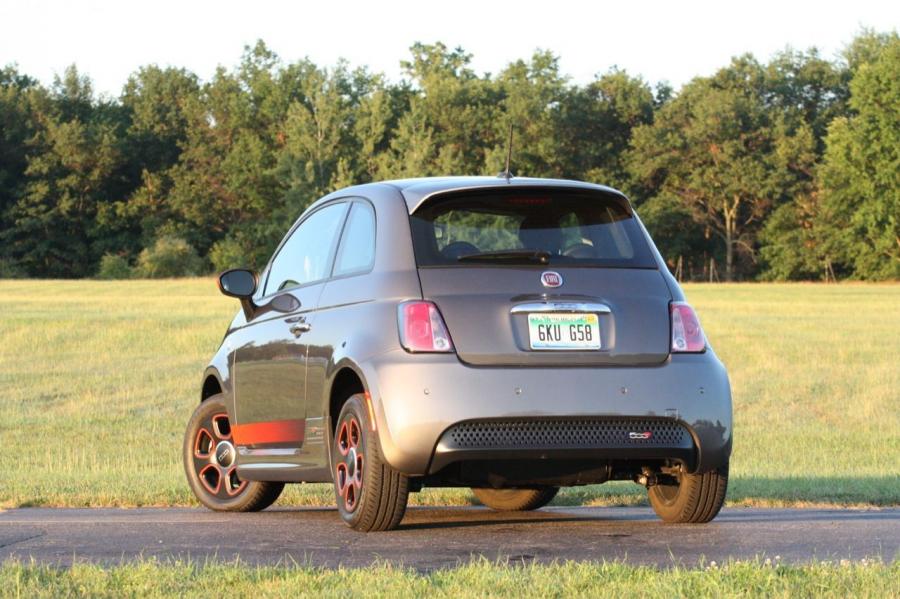  Fiat 500e 2013 года  (фото 138 из 141)
